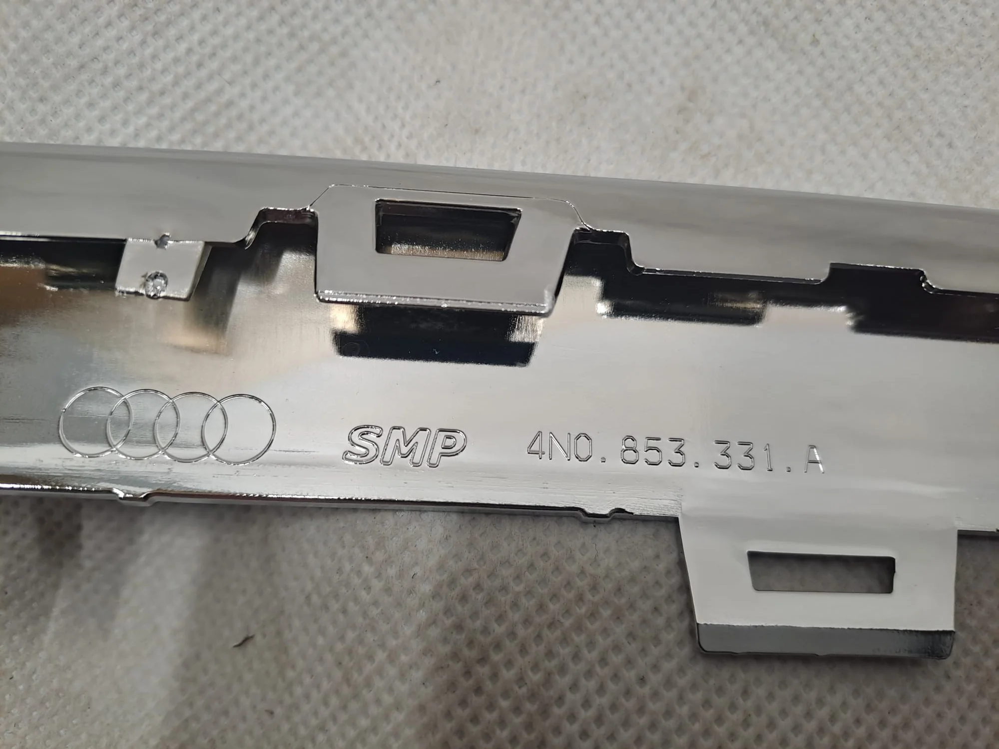 Stoßstangenleiste AUDI A8 D5 21r – FL CHROM (4N0853331A) – Bild 6